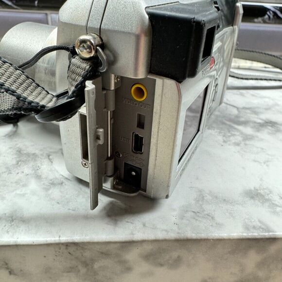 Olympus CAMEDIA C-740 Ultra Zoom 3.2MP Digital Camera + 256mb Card TESTED - Picture 9 of 14